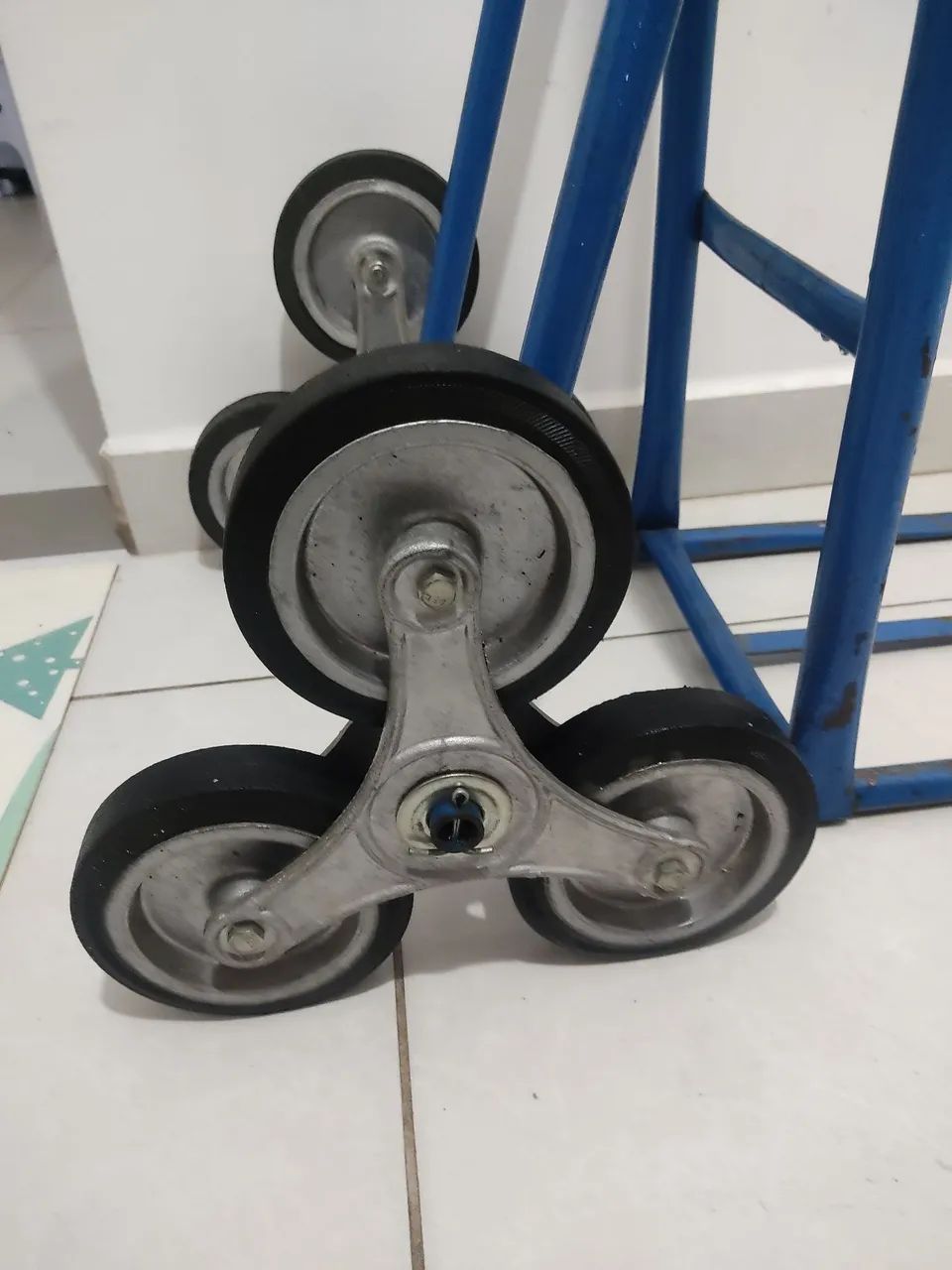 Carrinho De Carga 250kg Roda Estrela pra subir Escada  - Foto 3