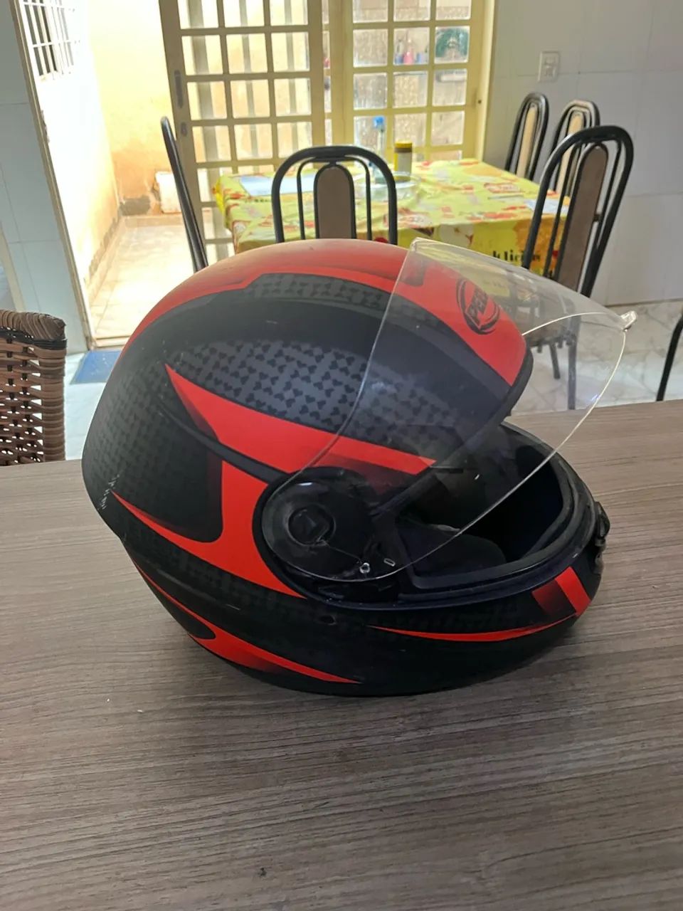 Capacete peles