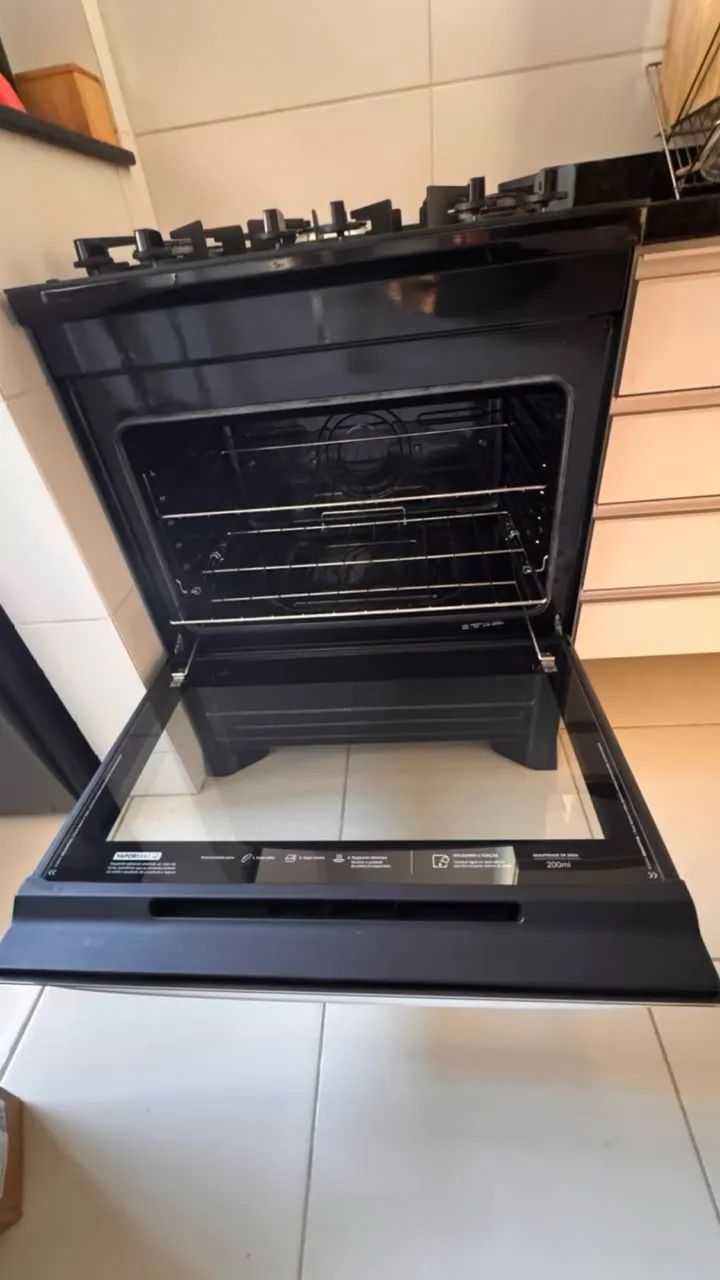 *Fogão* Preto Efficient Mesa de Vidro, PerfectCook e Grades de Ferro - Foto 3