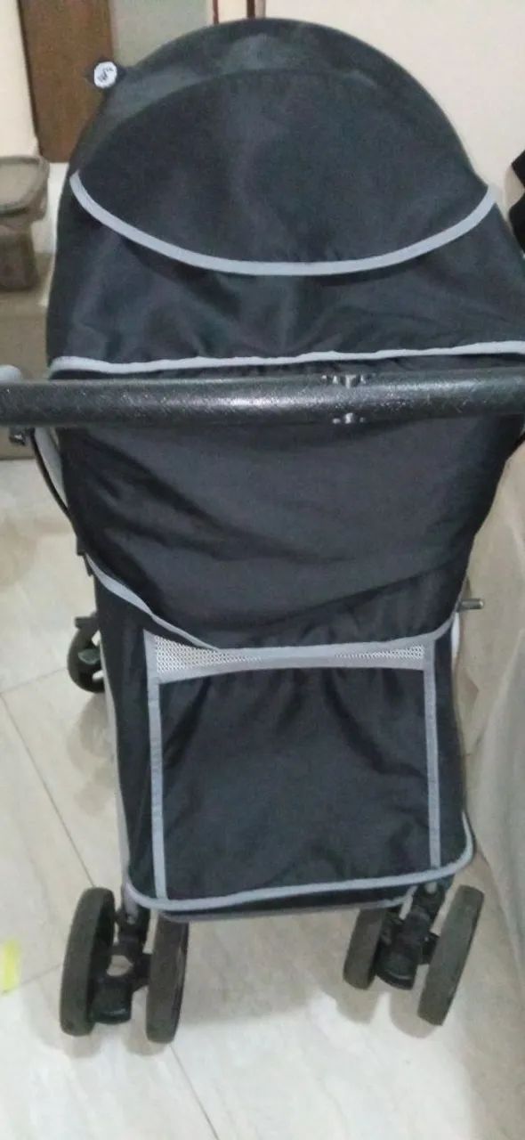Vendo carrinho bebê com bebê conforto. - Foto 4