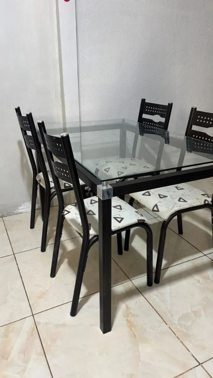MESA DE JANTAR DE VIDRO 4 CADEIRAS