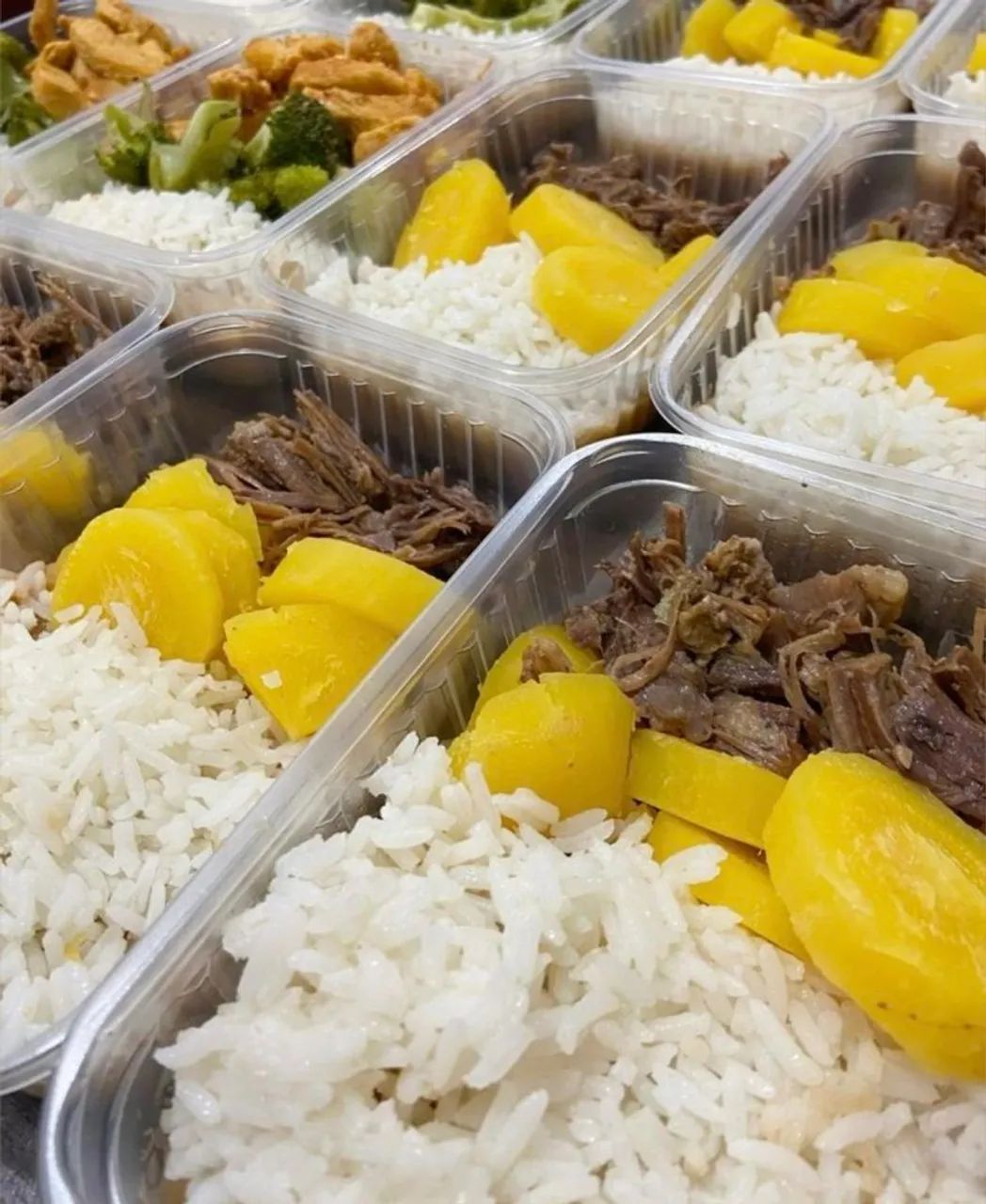 PRECISA-SE DE AUXILIAR DE COZINHA COM EXPERIÊNCIA  - Foto 2