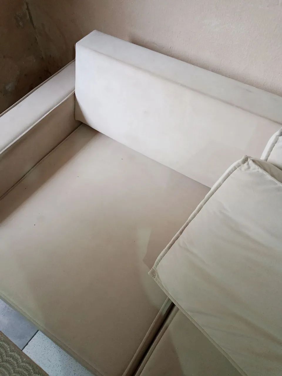 Sofá retrátil bege 2 lugares - Foto 3