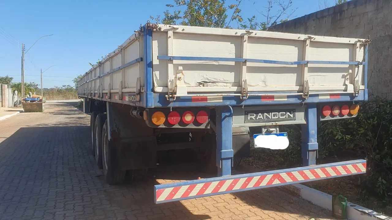 Carreta Carga Seca Random