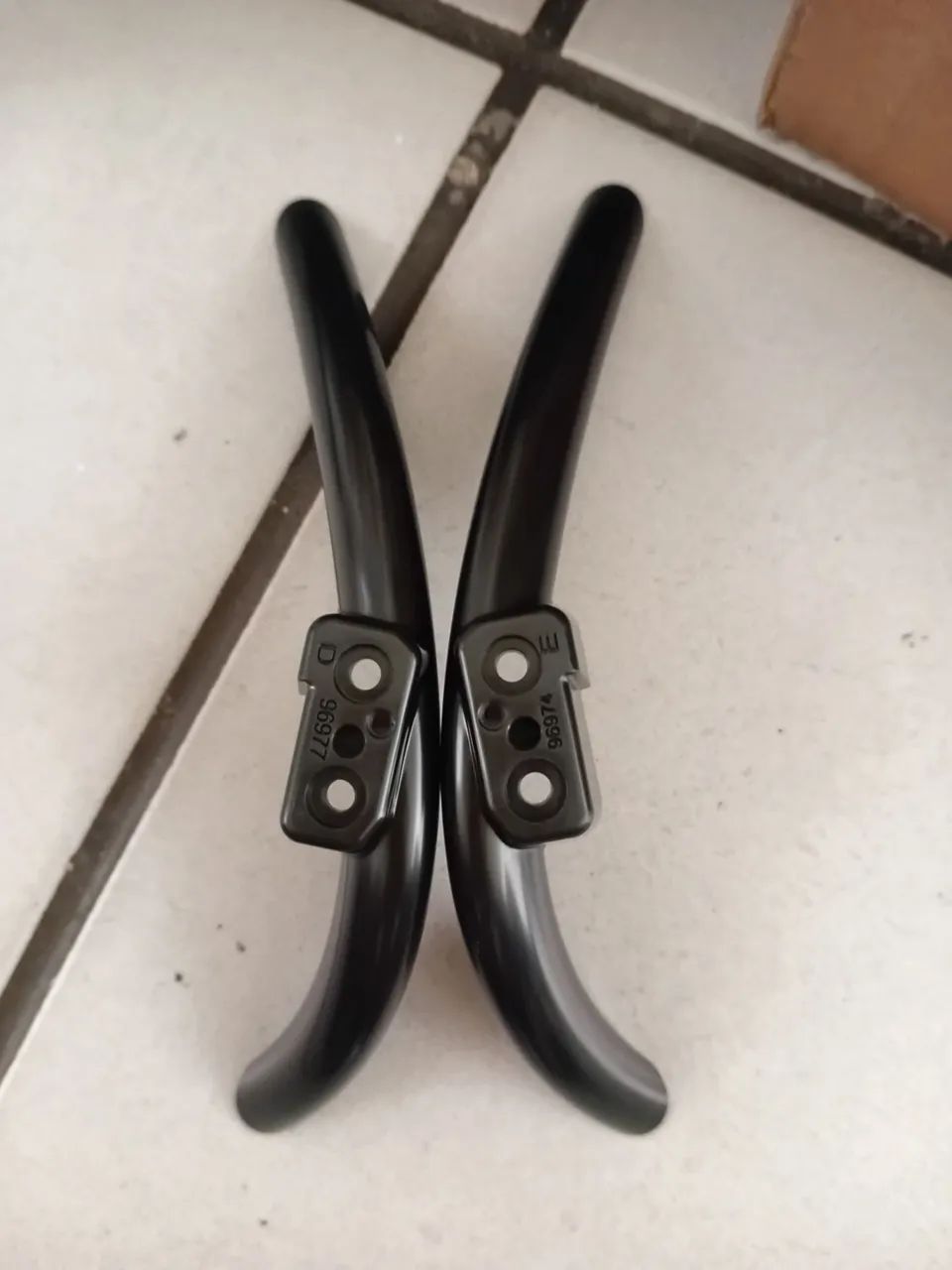 Suporte TV Britânia  Roku  32