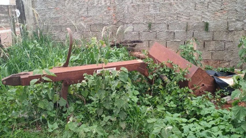 vendo trator com vários empementos - Foto 11