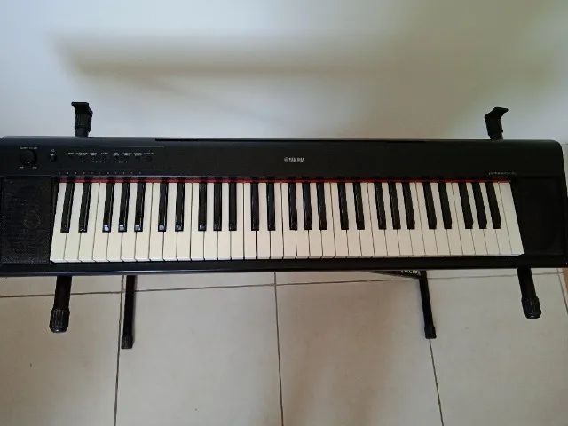 軽量 YAMAHA ポータブルグランド Piaggero NP-11 Yamaha Piaggero NP-11 - Instrumentos musicais - Barreiras
