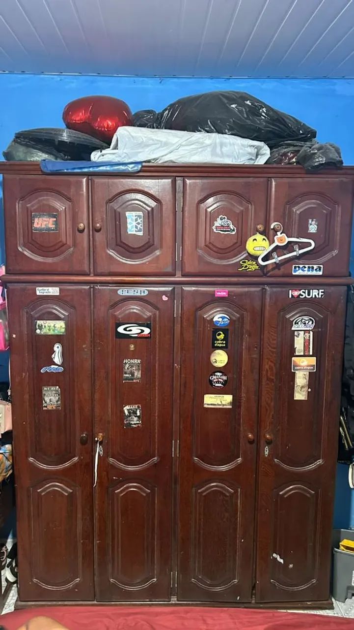 Guarda roupa de casal em madeira de lei