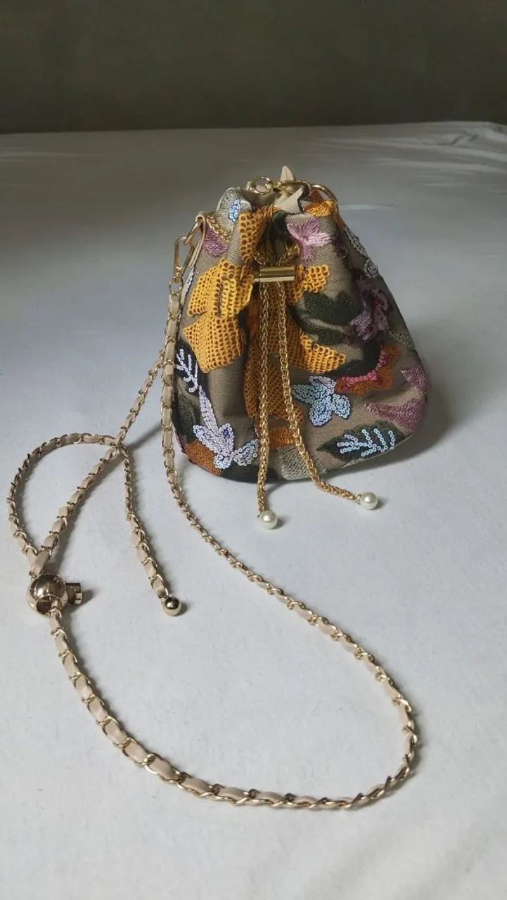 Bolsa toda trabalhada