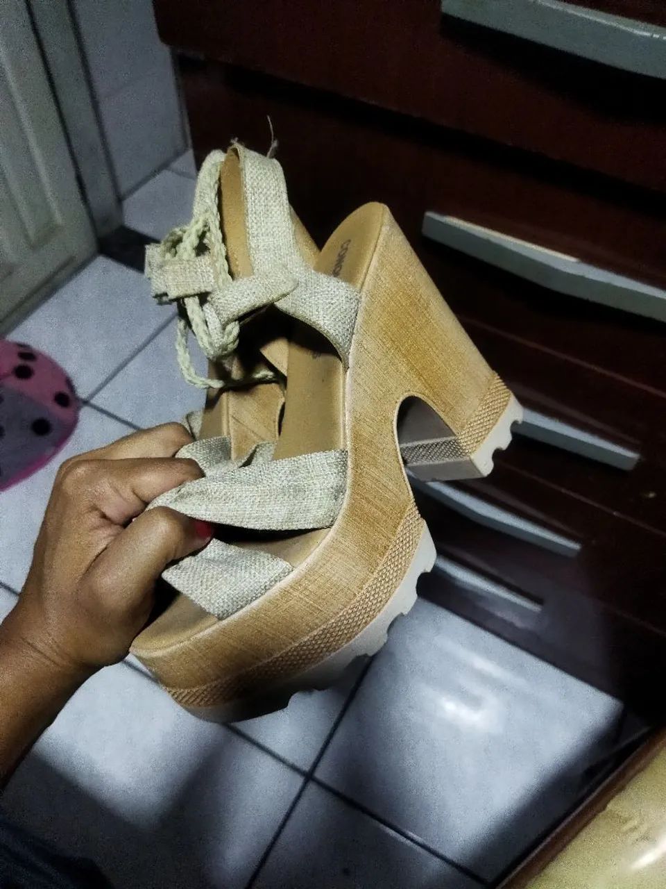 Sandália de salto - Foto 2