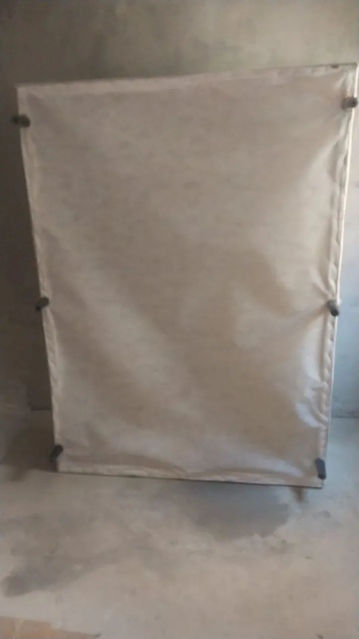 Cama de Casal em Ótimo Estado - Sem Colchão