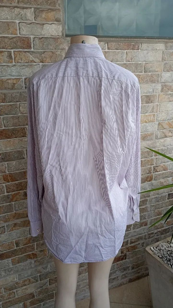 Camisa masculina listrada Lacoste. - Foto 2