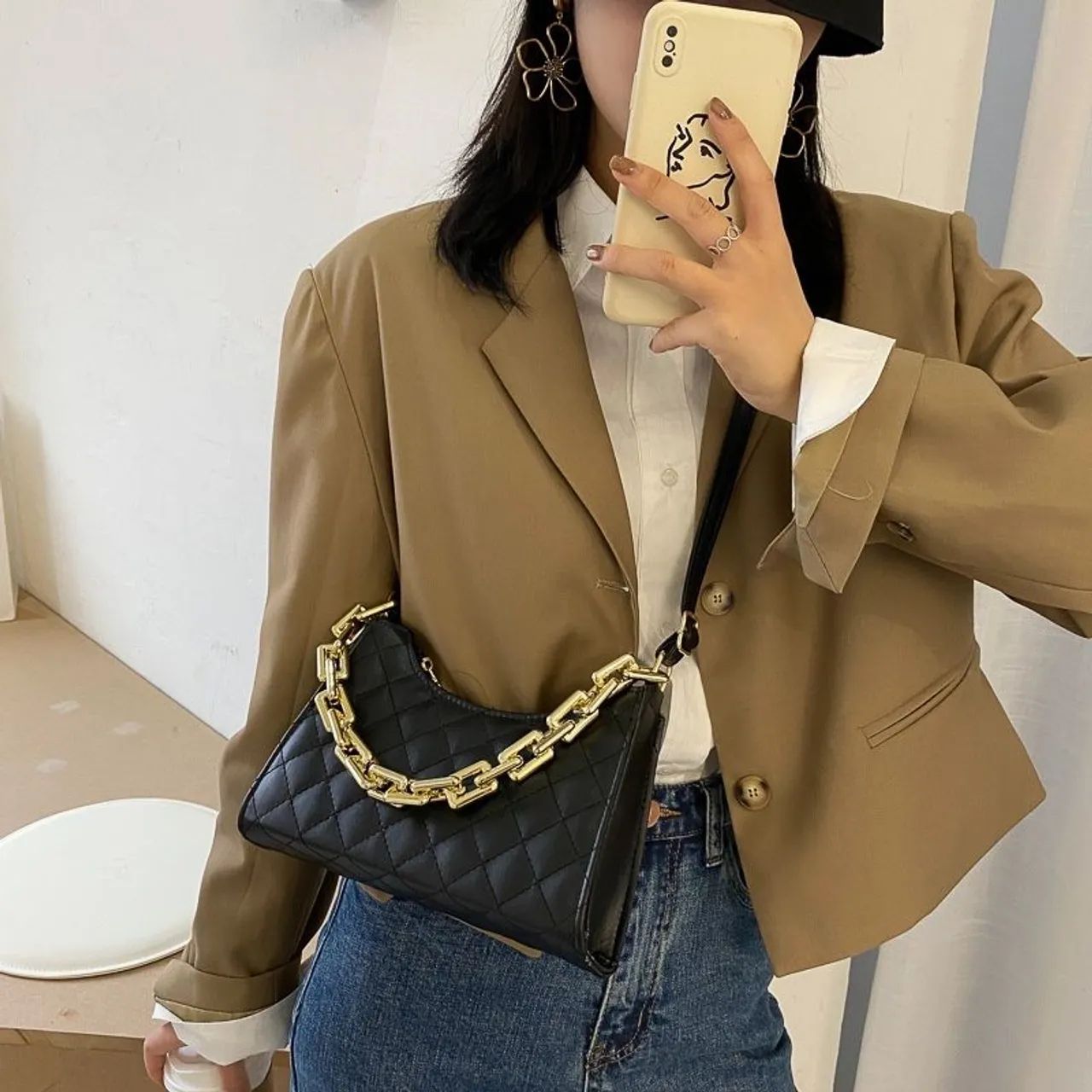 Bolsa de ombro com corrente