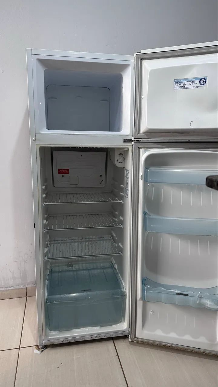 Vende - se Geladeira seminova - Foto 3