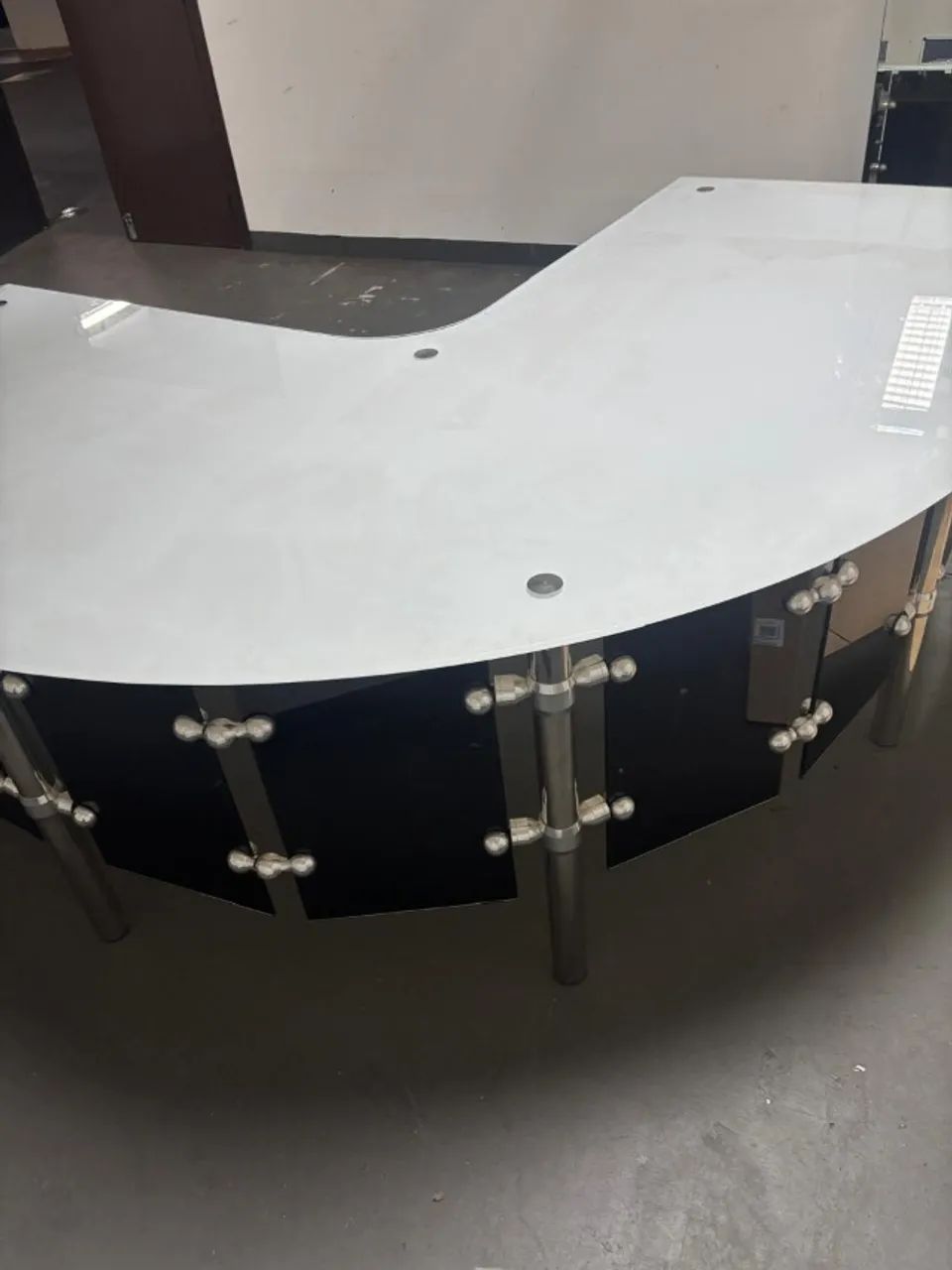Mesa de Escritório em L com Tampo de Vidro Branco