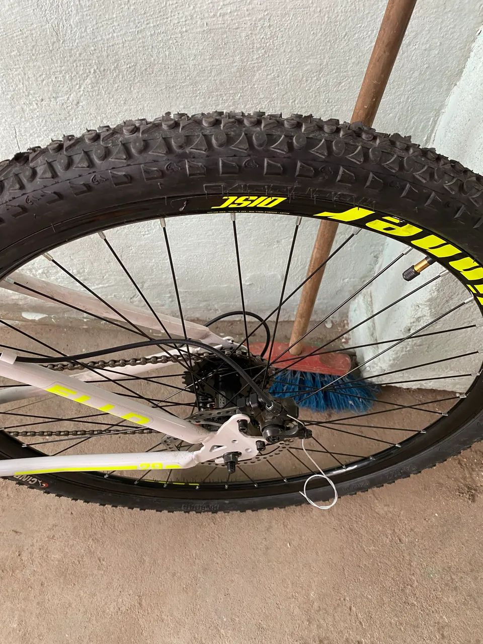 Bicicleta semi nova  - Foto 4