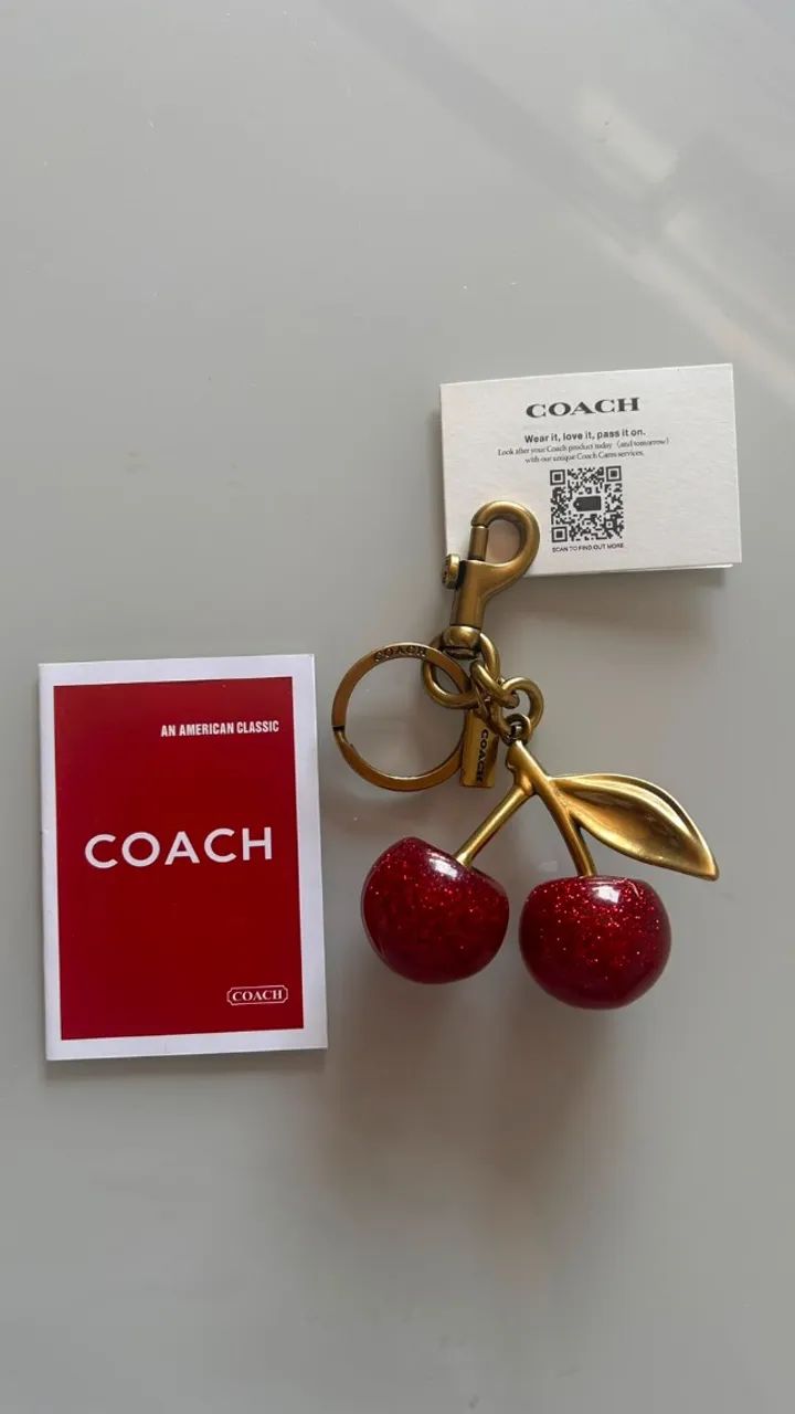 chaveiro coach cereja dourado - Foto 2