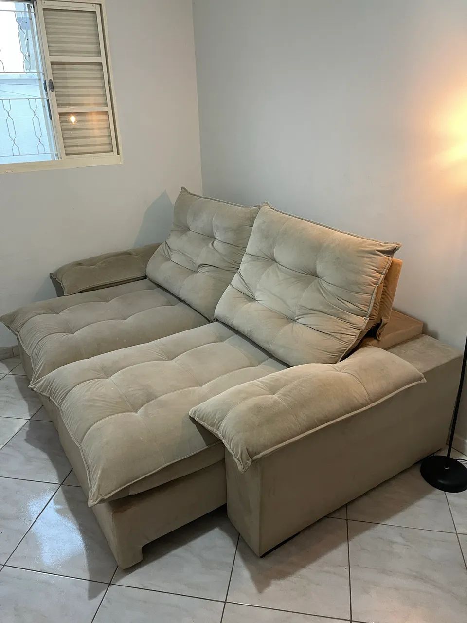 Sofá Retrátil e Reclinável 3 Lugares Bege (2,40m)  - Foto 2