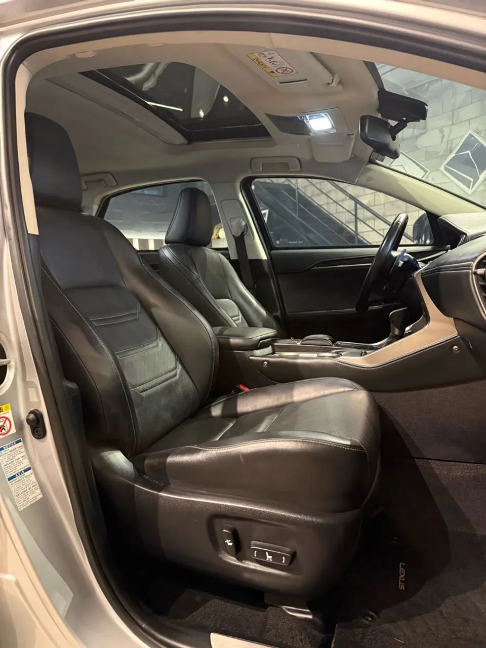 Lexus NX-300 H Luxury 2.5 16V Aut., foto 8 de 11