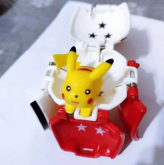 Pokémon com Pokebola - Pikachu - Action Figure Boneco Figura de Ação - Foto 3