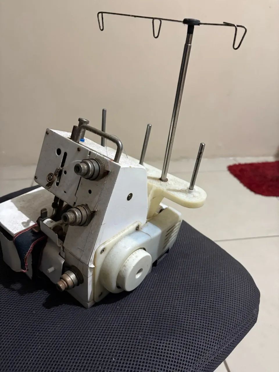 2 Máquinas de Costura Overlock Portáteis - Foto 3