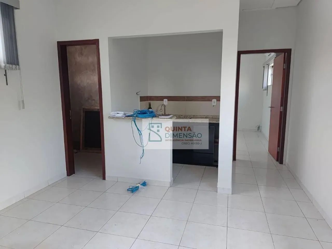 Excelente sala comercial na Peixoto de Castro com vaga na garagem - Foto 3