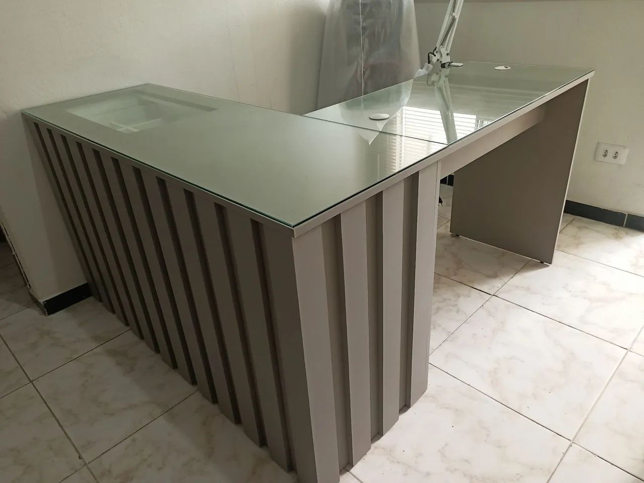Mesa Neils designer ou penteadeira 