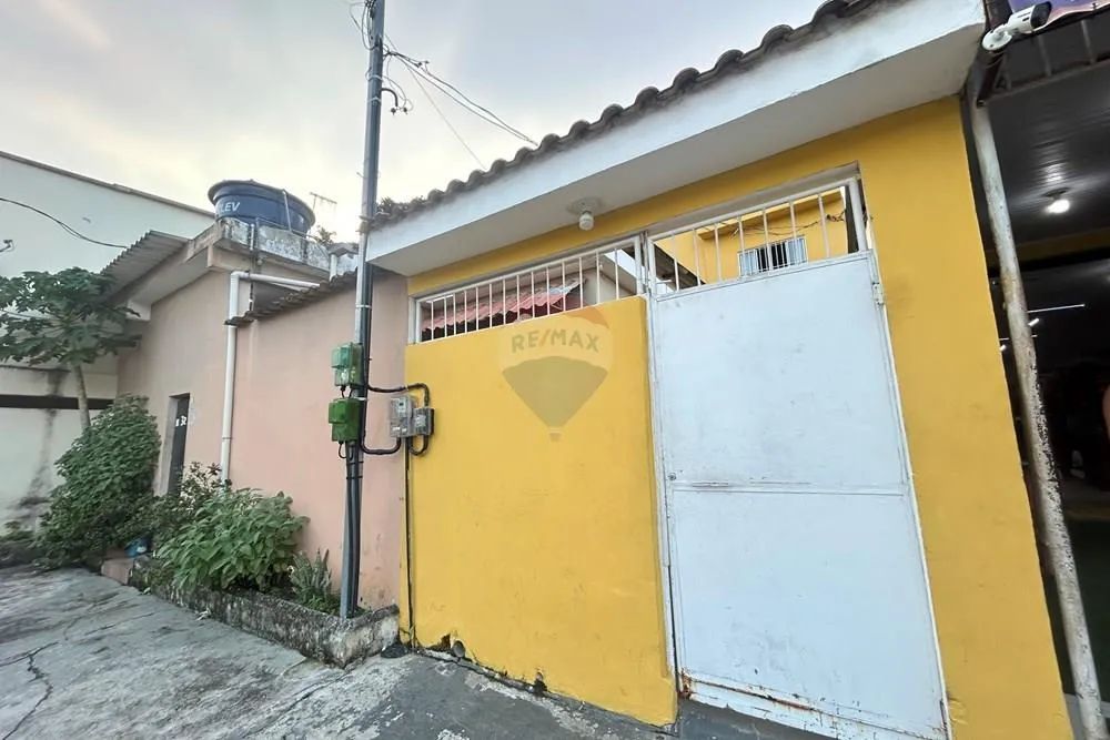 Casa com 1 Quarto e Quintal à Venda em Senador Vasconcelos