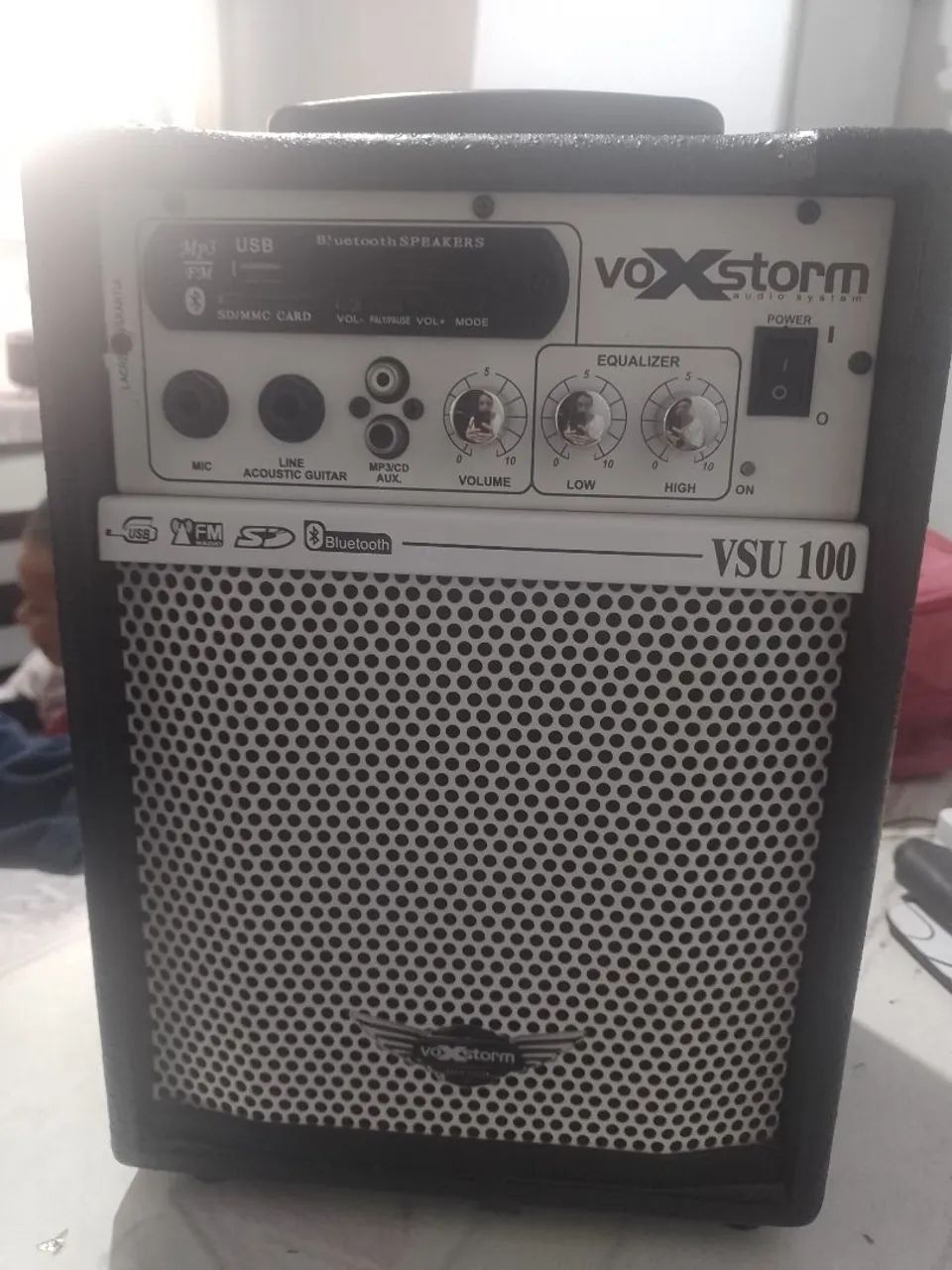 Caixa de som amplificada Voxstrorm 