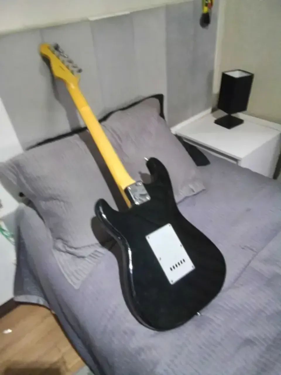 Guitarra Cruzer linda