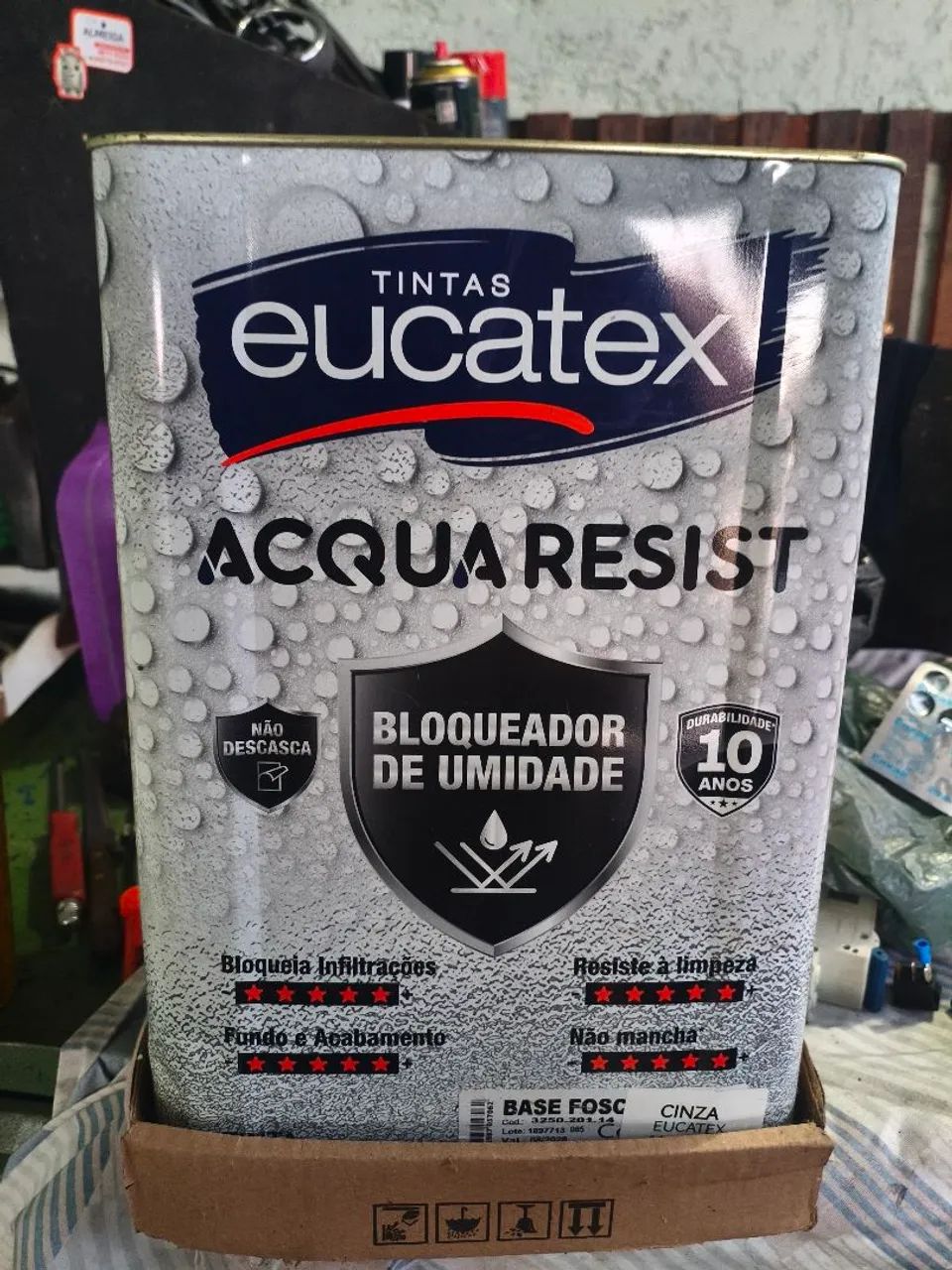 Vendo lata de tinta fechada 