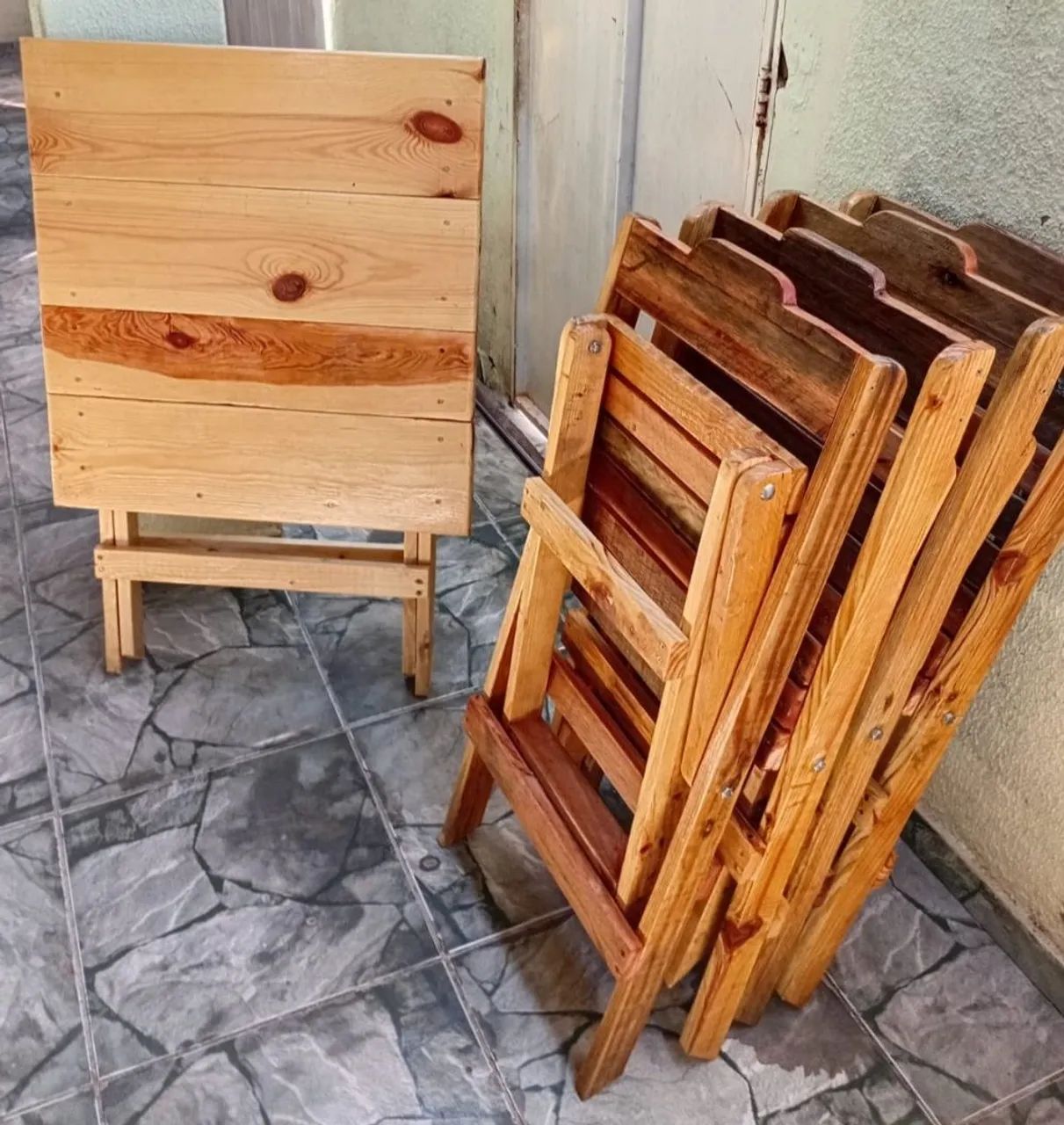 Conjunto Mesa + 4 Cadeiras Dobráveis de Madeira.  - Foto 3