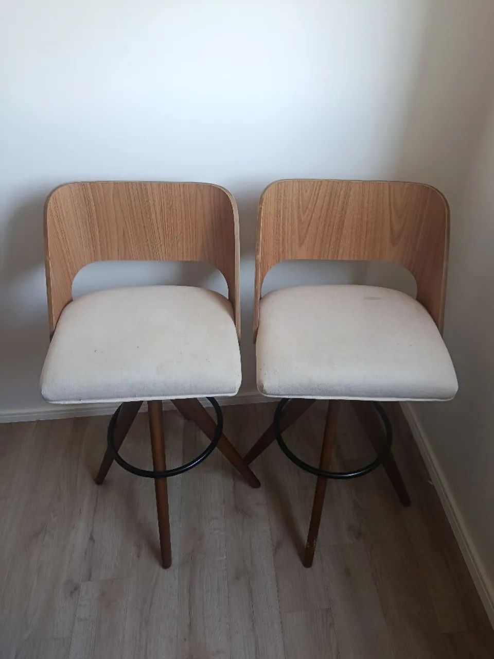 2 cadeiras ( banquetas) madeira maciça 