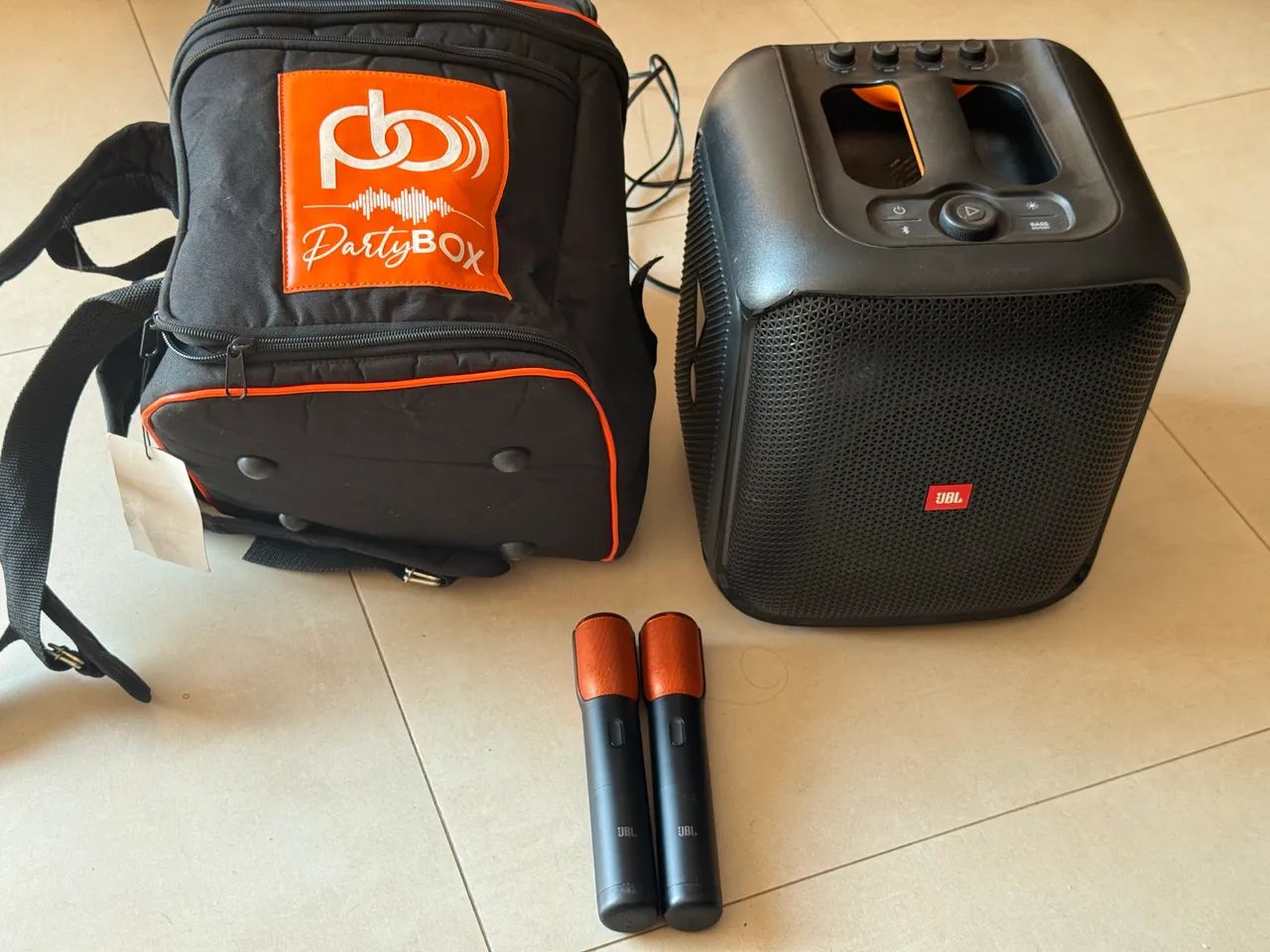 Vendo caixa som JBL PartyBox com microfones - Foto 2