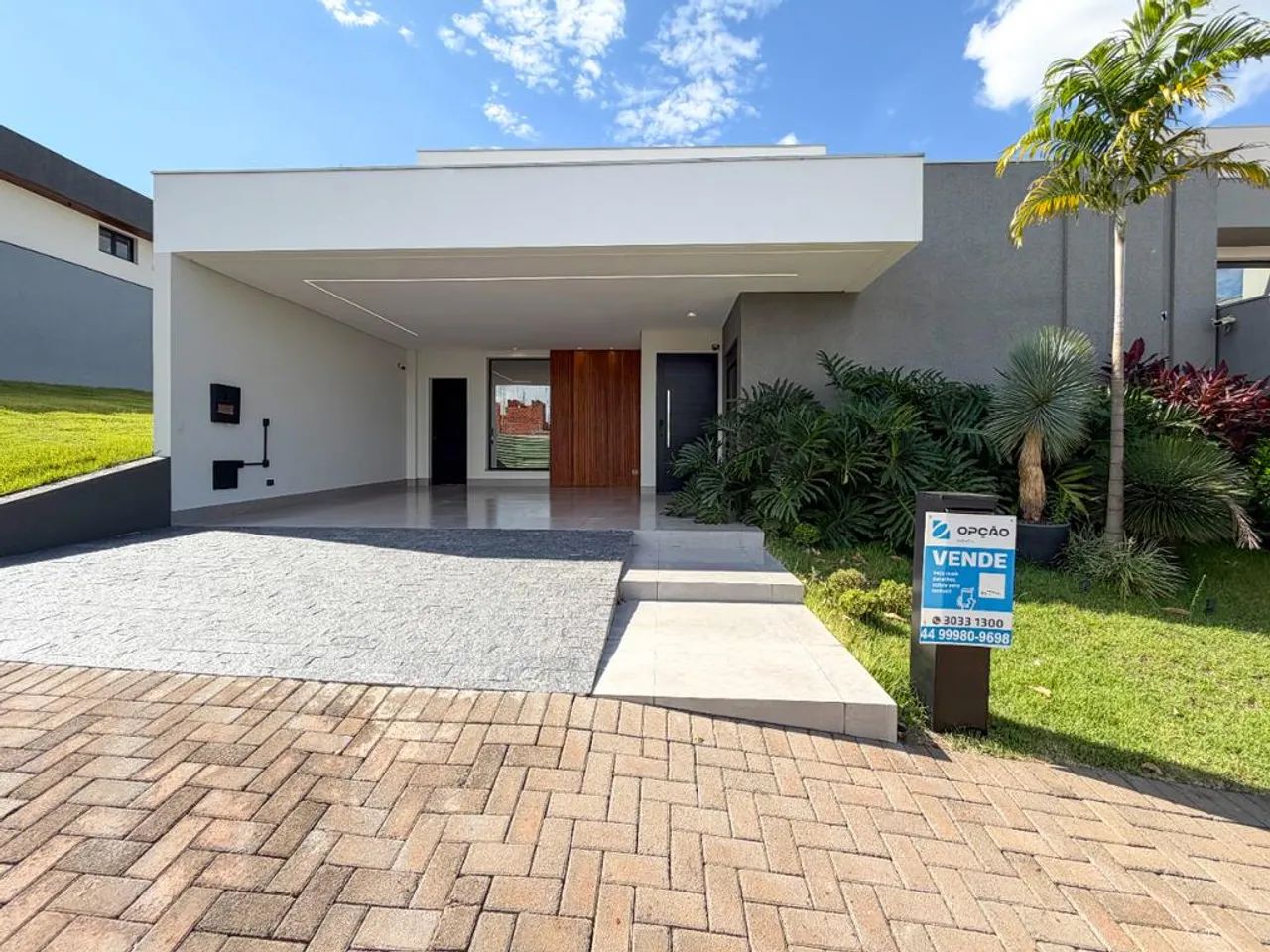 Casa à venda em Maringá, com 3 suítes, com 220 m², Condomínio Horizontal Hayashi