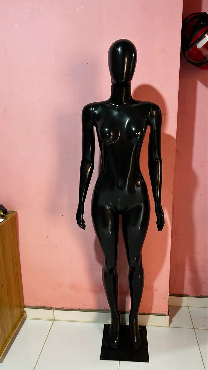 Vendo manequim feminino 