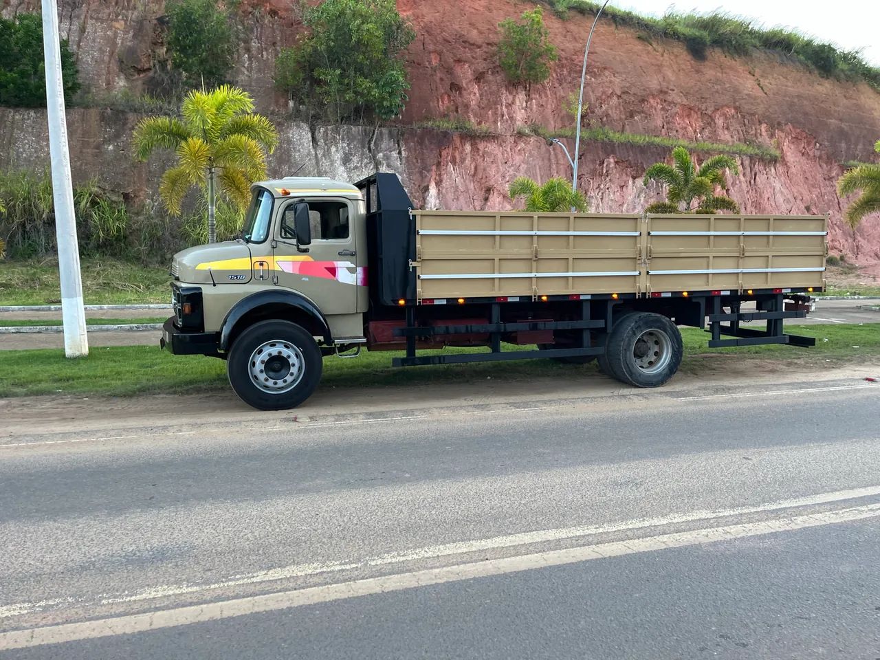 Carroceria basculante agricola para caminhoes 