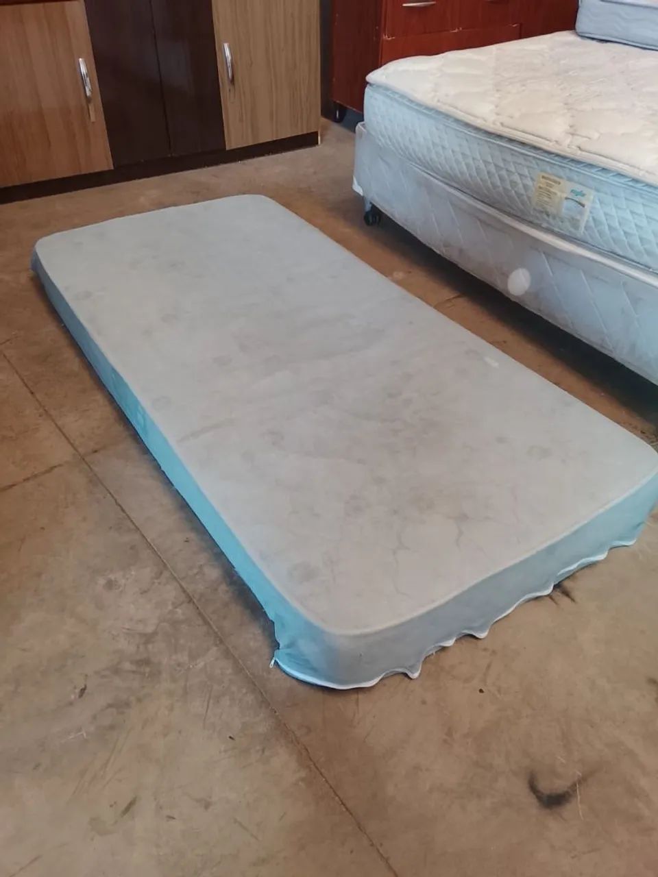 Colchão solteiro USADO , ENTREGA dentro de Uberlândia MG  - Foto 2