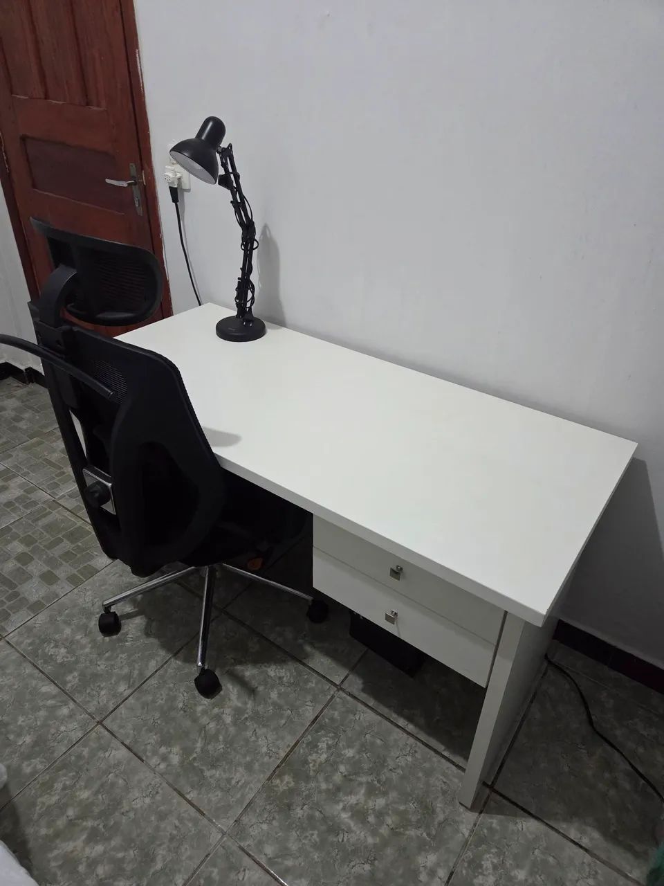 Mesa, abajur e cadeira - Foto 3