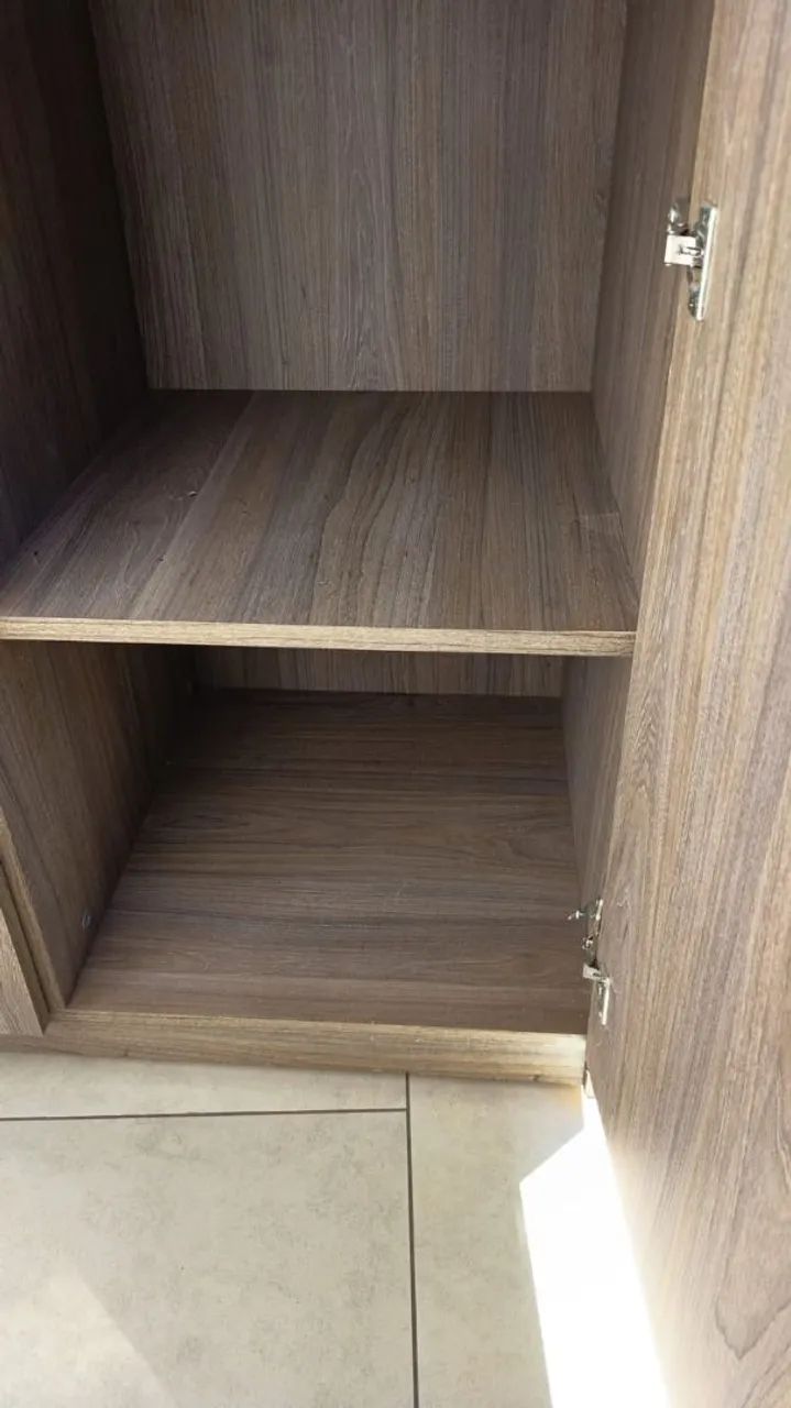 Vendo mesa pra estudar ou pra escritório e armários. - Foto 4