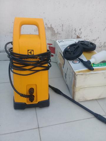 Vendo lava jato Electrolux seminovo pouco usado em perfeito estado potência 1600
