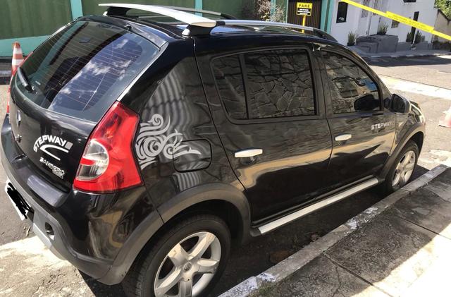 Vendo Sandero Stepway 10/10 1.6 16V preto perolizado - Foto 3