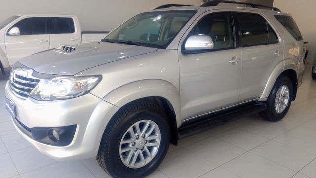 Hilux sw4 srv D4 4x4 3.0 TDI 7 Lugares
