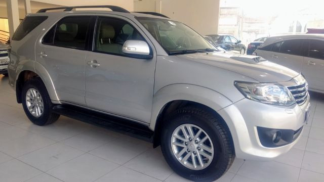 Hilux sw4 srv D4 4x4 3.0 TDI 7 Lugares - Foto 3
