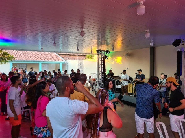 Área de festa com piscina aquecida e casa de temporada - Foto 15