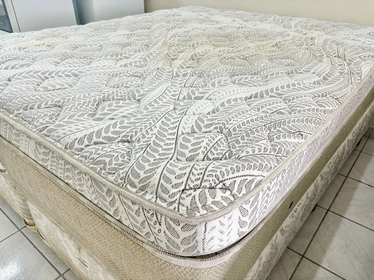 Cama box de casal Queen , cama Queen size Simmons  - Foto 5