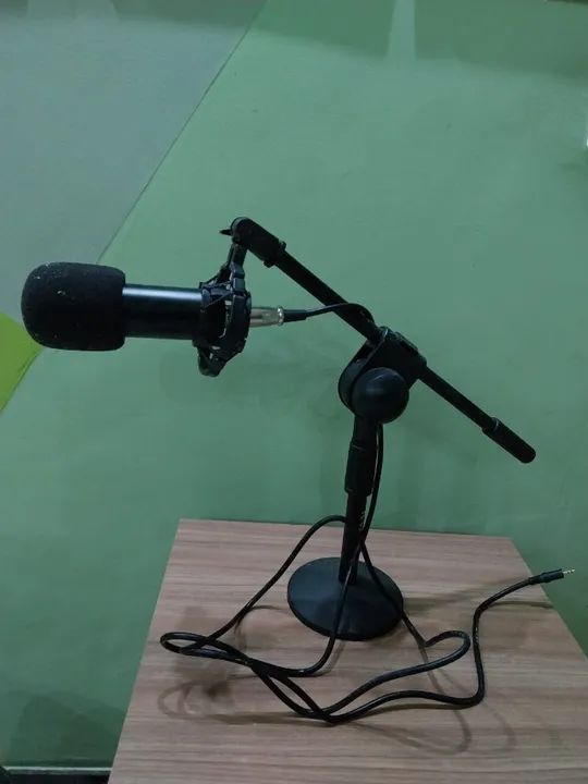 Pedestal e Microfone de mesa Smart Ts08