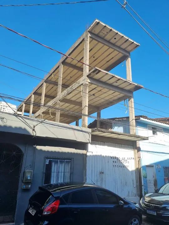 Terreno com construção.