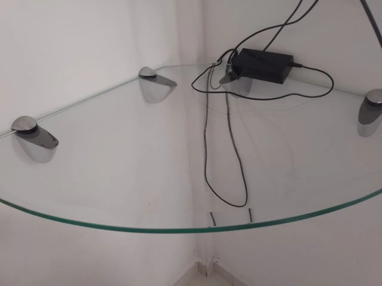 Vendo Prateleira de vidro para canto R$130,00) entrega por conta comprador! - Foto 4