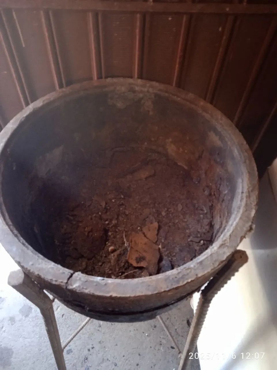   Churrasqueira de ferro maciço toda reforçada   - Foto 3